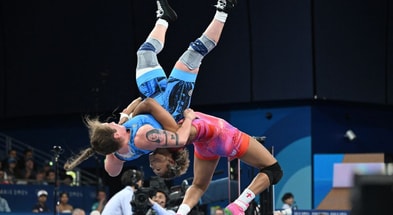 Kennedy Blades suplex
