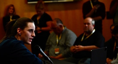 Caitlin Clark(8)