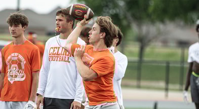 Bowe Bentley throwing a pass