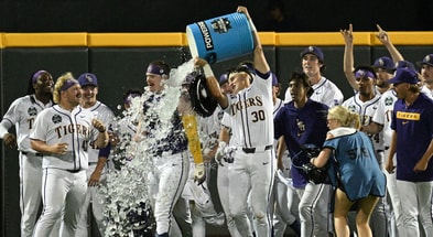 NCAA Baseball: College World Series-Arkansas v LSU