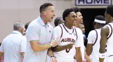 Steven Pearl and Tahaad Pettiford (Photo by Auburn Athletics)