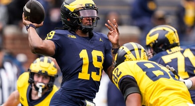 Team Blue quarterback Bryce Underwood (19) makes a pass against Team Maize during the second half of the spring game at Michigan Stadium in Ann Arbor on Saturday, April 19, 2025. Syndication: Detroit Free Press