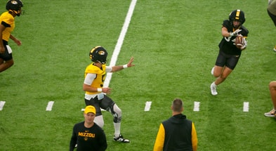 Matt Zollers (5) shovels a pass to tight end Adam Mollitor (84)
