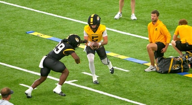 Ahmad Hardy (29) tooks a handoff from Matt Zollers (5)