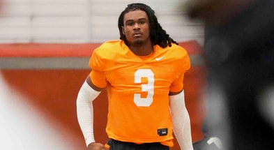 Tennessee defensive back Jermod McCoy (3) warms up during a Tennessee football practice, Tuesday, Dec. 17, 2024.