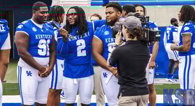 Copy of Copy of four-star-julian-phillips-discusses-recruitment-official-visits (10)