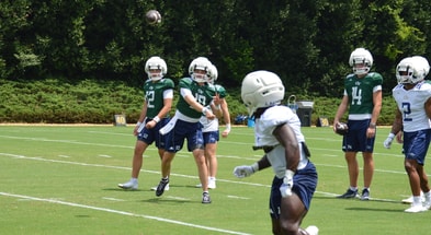 King throwing to Haynes