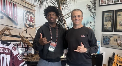 Four-star RB Amari Thomas with South Carolina football coach Shane Beamer (Photo: Amari Thomas | X)