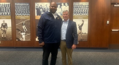 Former Notre Dame defensive lineman Jay Hayes and General Bryan P. Fenton