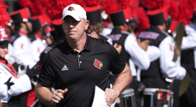 Louisville’s coach Jeff Brohm ran out onto the field before the game against SMU this Saturday. Oct. 5, 2024. © (Scott Utterback/Courier Journal / USA TODAY NETWORK via Imagn Images)