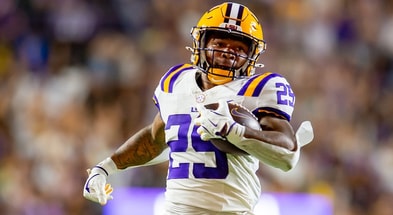 LSU RB Caden Durham was in action on Saturday night in Death Valley (Photo: © SCOTT CLAUSE/USA TODAY Network / USA TODAY NETWORK via Imagn Images)