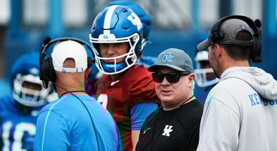 Kentucky Head Coach Mark Stoops instructs the team during practice at the Joe Craft football practice field in Lexington, Ky. on Aug. 1, 2025. © Sam Upshaw Jr./Courier Journal / USA TODAY NETWORK via Imagn Images