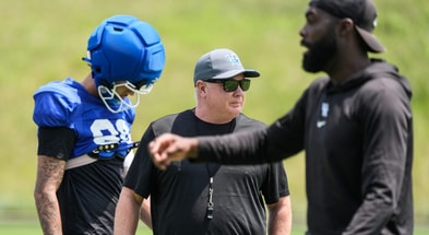 Kentucky Wildcats head coach Mark Stoops watches his team during practice on Friday, August 1, 2025 © Michael Clevenger/Courier Journal / USA TODAY NETWORK via Imagn Images