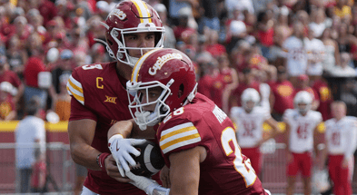 Iowa State quarterback Rocco Becht hands off to running back Carson Hansen. (Photo by Nirmalendu Majumdar/Ames Tribune)