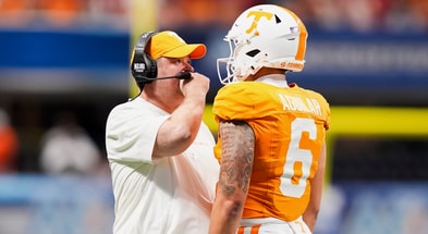 Brianna Paciorka/News Sentinel / USA TODAY NETWORK via Imagn Images | Tennessee head coach Josh Heupel talks to Tennessee quarterback Joey Aguilar (6) during the Aflac Kickoff Game between the Volunteers and Syracuse held at Mercedes-Benz Stadium in Atlanta, Ga., on August 30, 2025.