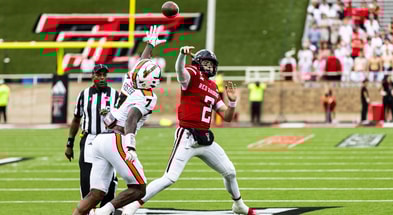 Texas Tech QB Behren Morton throwing a deep ball against Oregon St