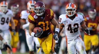 USC Trojans fullback Stanley Havili (31) is pursued by Illinois Fighting Illini linebacker Kevin Mitchell (42) at the Rose Bowl. USC defeated Illinois 49-17