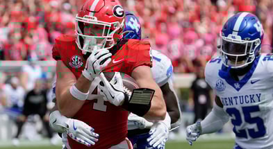 Georgia tight end Oscar Delp (4) moves the ball during the second half of a NCAA college football game against Kentucky in Athens, Ga., on Saturday, October 4, 2025 (© Joshua L. Jones / USA TODAY NETWORK via Imagn Images)