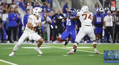 Kentucky LB Steven Soles chases after Texas QB Arch Manning - Dr. Michael Huang, Kentucky Sports Radio