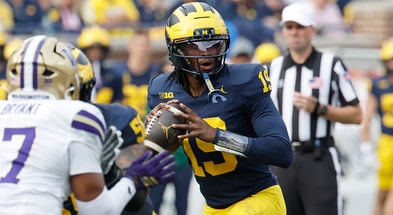 Michigan QB Bryce Underwood vs. Washington © Rick Osentoski-Imagn Images