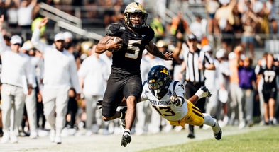 Jaden Nixon, Touchdown | Photo by: Stella Wolf