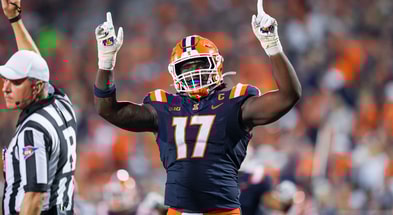 Illinois OLB Gabe Jacas