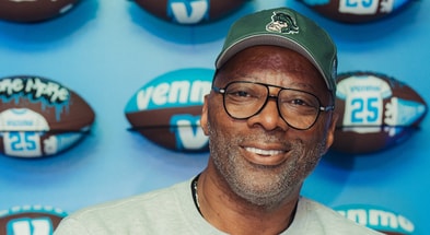 Michigan State legend Carl Banks. - Horizon Sports & Experiences, Yinuo Li, and Kenneth Dapaah.