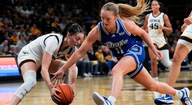The Hawkeyes defeated Drake 100-58 on Thursday night. (Photo by Julia Hansen/Iowa City Press-Citizen)