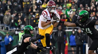 USC Trojans tight end Lake McRee (87) catches a pass against the Oregon Ducks during the second half at Autzen Stadium
