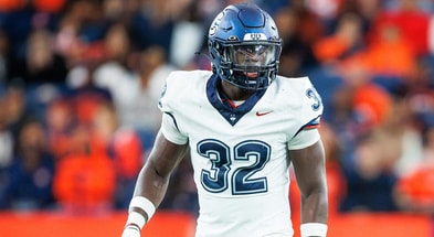 UConn Football linebacker Oumar Diomande