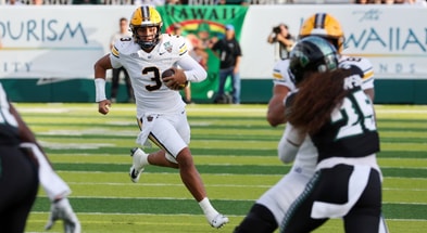 Cal quarterback Jaron Sagapolutele