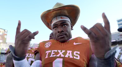 Texas-EDGE-Colin-Simmons-plans-to-enter-NCAA-Transfer-Portal