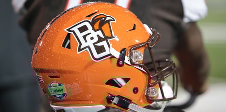 bowling-green-linebacker-demetrius-hardamon-carted-off-after-scary-collision-in-michigan-game