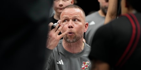 Louisville Basketball (HC Pat Kelsey)