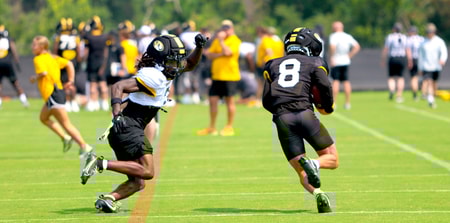 Shaun Terry (8) jukes around Toriano Pride (2)