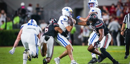 South Carolina EDGEs Dylan Stewart and JT Geer making a big play against Kentucky. Photo by: Katie Dugan | GamecockCentral