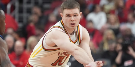 Louisville Cardinals guard Isaac McKneely (10) passes the ball against SMU Saturday at the KFC Yum! Center. Jan. 31, 2026