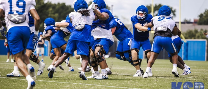The Kentucky offensive line battles in the trenches at fall camp, via Aaron Perkins, KSR