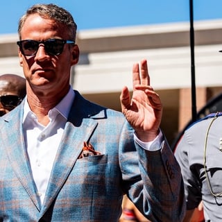 2026-09-16T024321Z_495451896_MT1USATODAY29829889_RTRMADP_3_OLE-MISS-HEAD-COACH-LANE-KIFFIN-PARTICIPATES-IN-THE-WALK-OF (1)