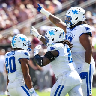 Copy of Copy of four-star-julian-phillips-discusses-recruitment-official-visits (44)