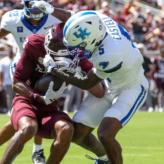Copy of Copy of four-star-julian-phillips-discusses-recruitment-official-visits (46)