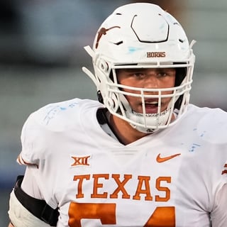 2022-11-28T212748Z_524525831_MT1USATODAY19520853_RTRMADP_3_NCAA-FOOTBALL-TEXAS-AT-KANSAS (1)