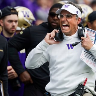 2026-09-12T212035Z_330374492_MT1USATODAY29803634_RTRMADP_3_NCAA-FOOTBALL-UTAH-STATE-AT-WASHINGTON (1)