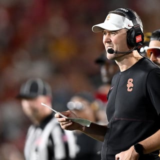 2026-10-04T032312Z_72970598_MT1USATODAY29994049_RTRMADP_3_NCAA-FOOTBALL-WASHINGTON-AT-SOUTHERN-CALIFORNIA (1)