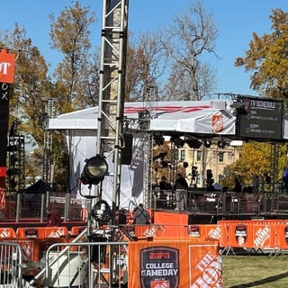 2025-10-31T192846Z_1379250961_MT1USATODAY27464419_RTRMADP_3_THE-SET-OF-ESPN-COLLEGE-GAMEDAY-AT-PRESIDENT-S-CIRCLE-AT-THE (1)
