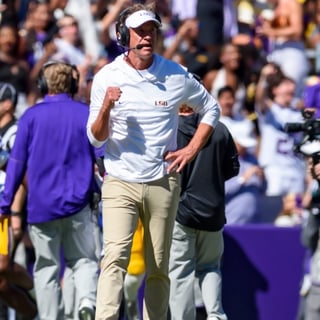 2026-10-17T201636Z_278252800_MT1USATODAY30113313_RTRMADP_3_TIGERS-HEAD-COACH-LANE-KIFFIN-THE-LSU-TIGERS-TAKE-ON-THE (1)