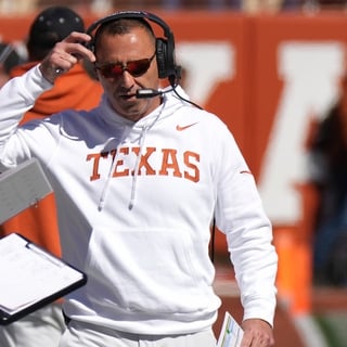 2026-10-19T182919Z_2097174098_MT1USATODAY30130795_RTRMADP_3_NCAA-FOOTBALL-FLORIDA-AT-TEXAS (1)