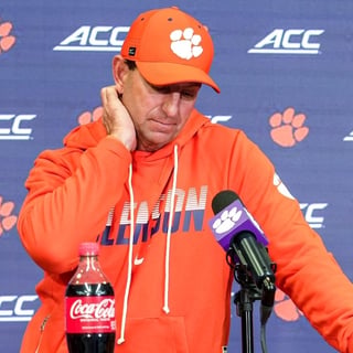 2026-10-25T033604Z_2054382847_MT1USATODAY30180568_RTRMADP_3_CLEMSON-HEAD-COACH-DABO-SWINNEY-TALKS-WITH-MEDIA-AFTER-A (1)