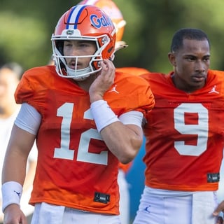2026-08-07T183005Z_891129390_MT1USATODAY29536884_RTRMADP_3_FLORIDA-QUARTERBACKS-AARON-PHILO-12-AND-J-TRAMELL-JONES (1)
