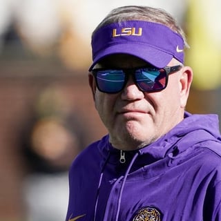 2023-10-07T160611Z_232919528_MT1USATODAY21593220_RTRMADP_3_NCAA-FOOTBALL-LOUISIANA-STATE-AT-MISSOURI (1)